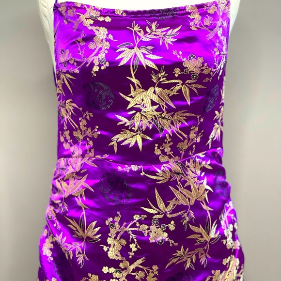 Purple mini dress with printed pattern and open crisscrossed back. - Picture 1 of 8